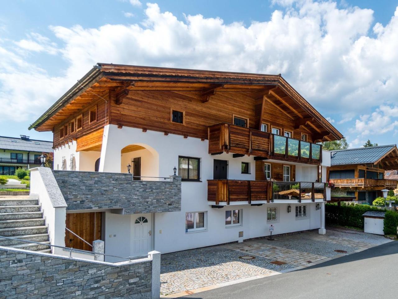 Apartment Near The Hahnenkamm Cable Car Kitzbuhel Exterior photo